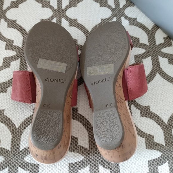 Vionic Bayu Sandal - Picture 8 of 8
